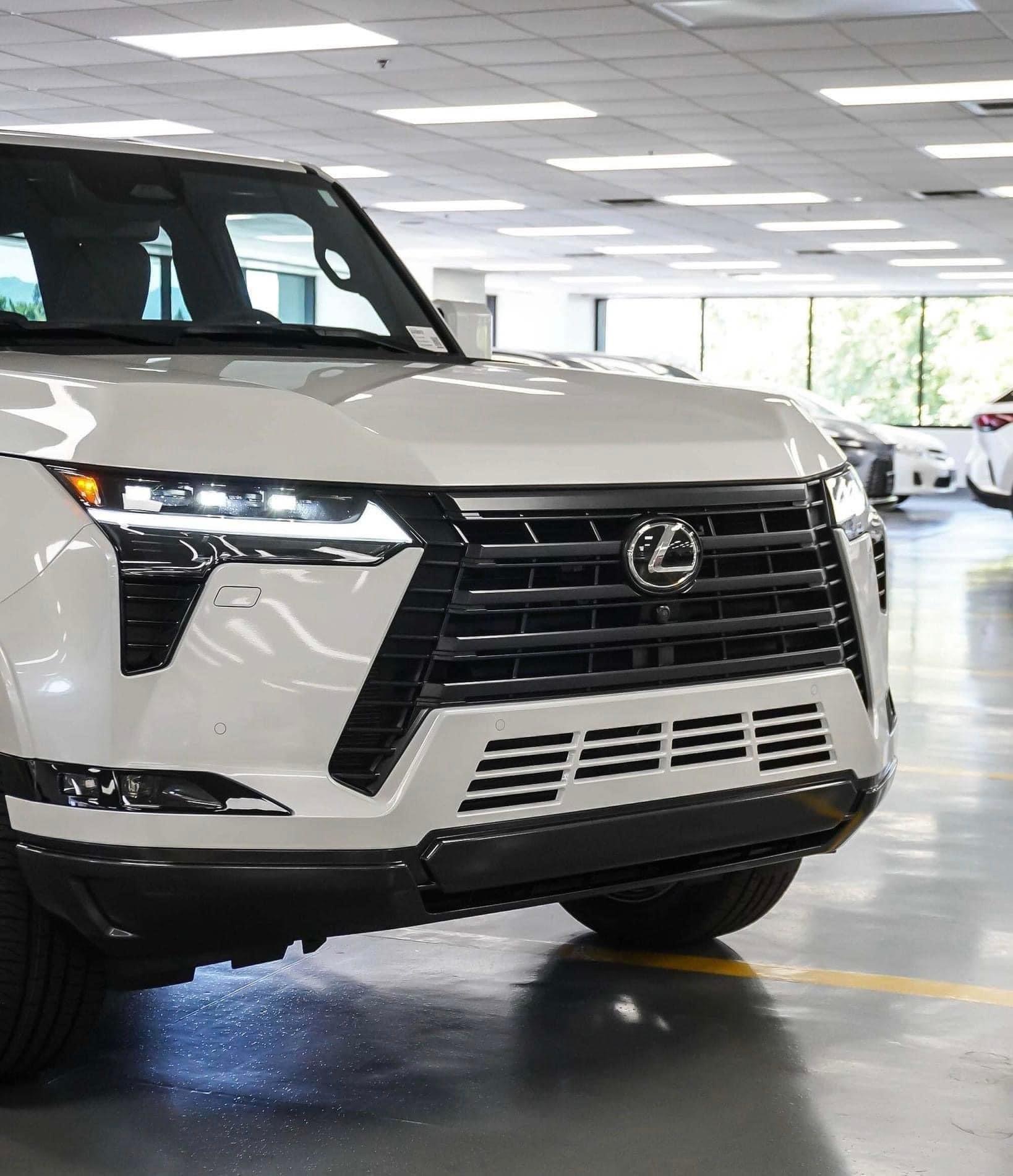 LEXUS GX500 BẢN TIÊU CHUẨN (10)