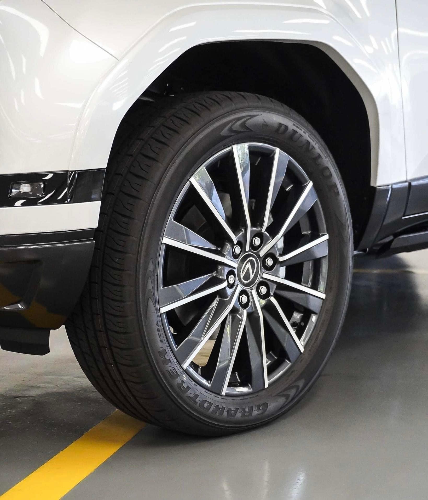 LEXUS GX500 BẢN TIÊU CHUẨN (11)