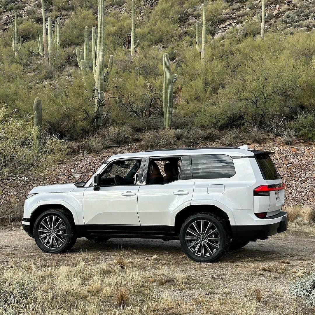 LEXUS GX500 BẢN TIÊU CHUẨN (3)