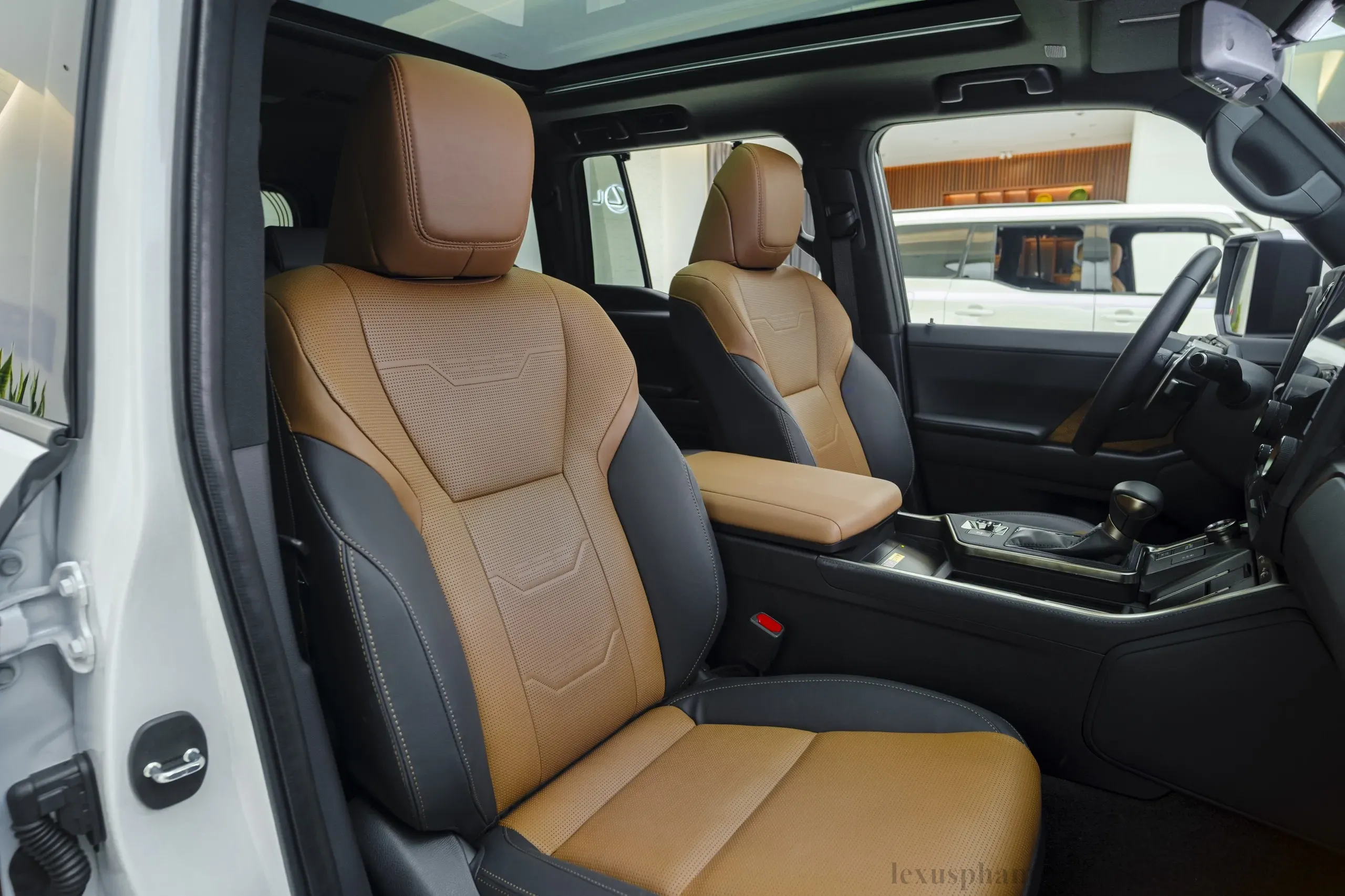 Đ&aacute;nh gi&aacute; Lexus GX 550: “Kiệt T&aacute;c H&igrave;nh Khối” Thống Lĩnh Mọi Địa H&igrave;nh