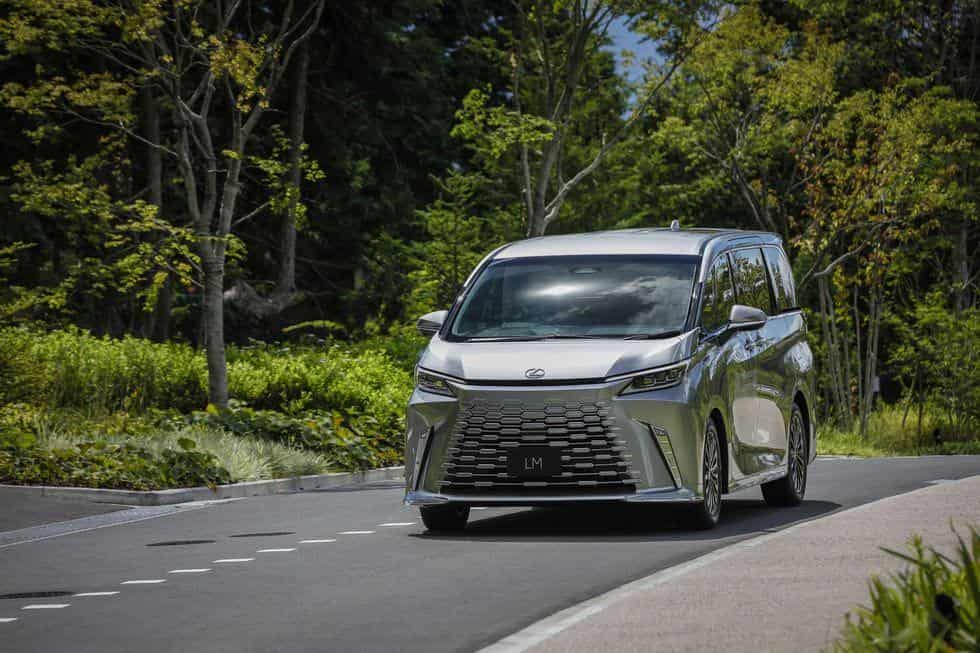 lexus-lm500h-4-cho-17