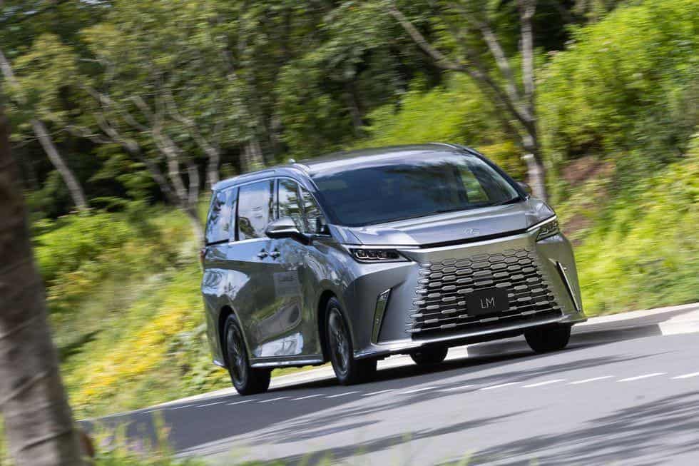 lexus-lm500h-4-cho-6