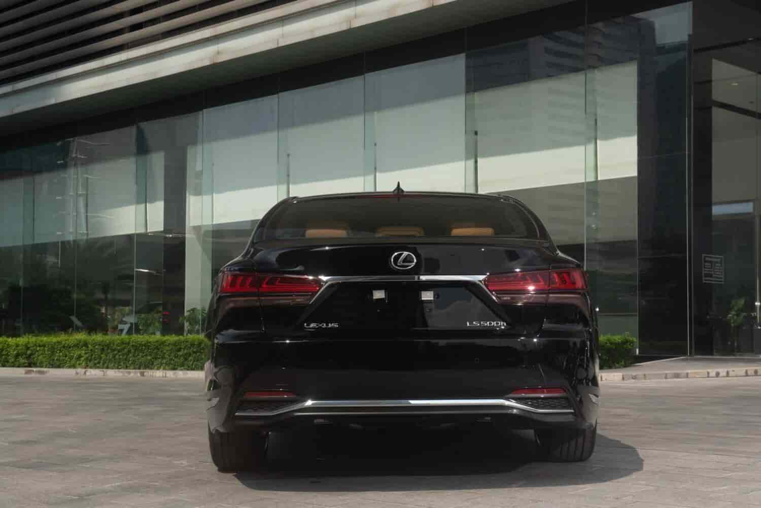 ls500h-gia-ban-xe-lexus-ls-500h-thong-so-ky-thuat-hinh-anh-1