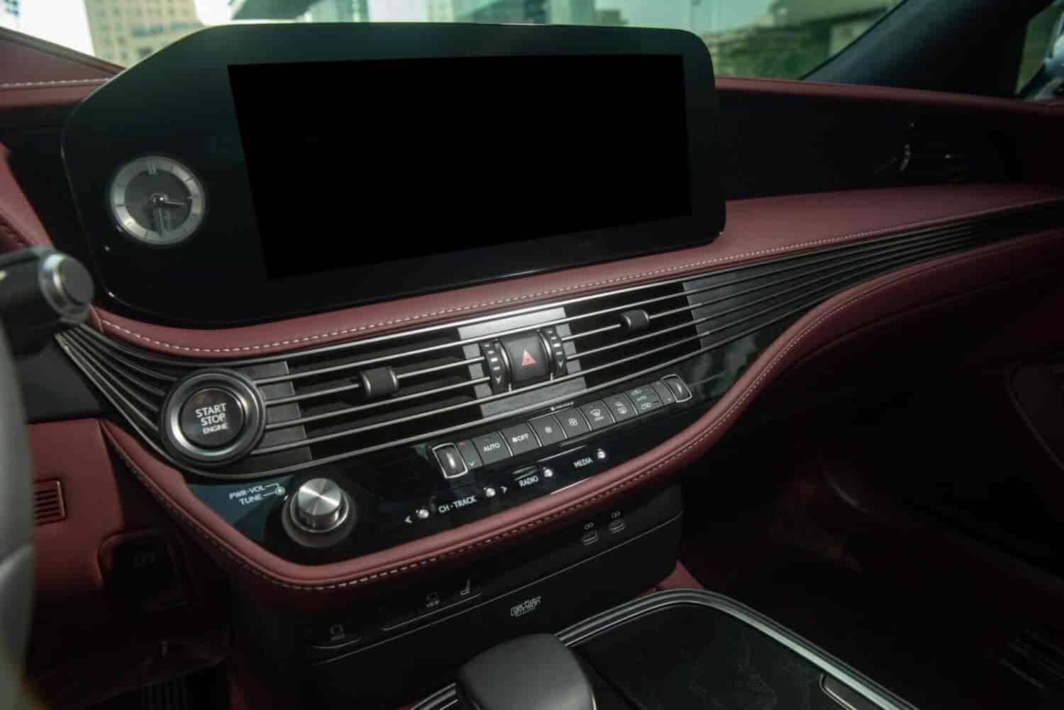 ls500h-gia-ban-xe-lexus-ls-500h-thong-so-ky-thuat-hinh-anh-10