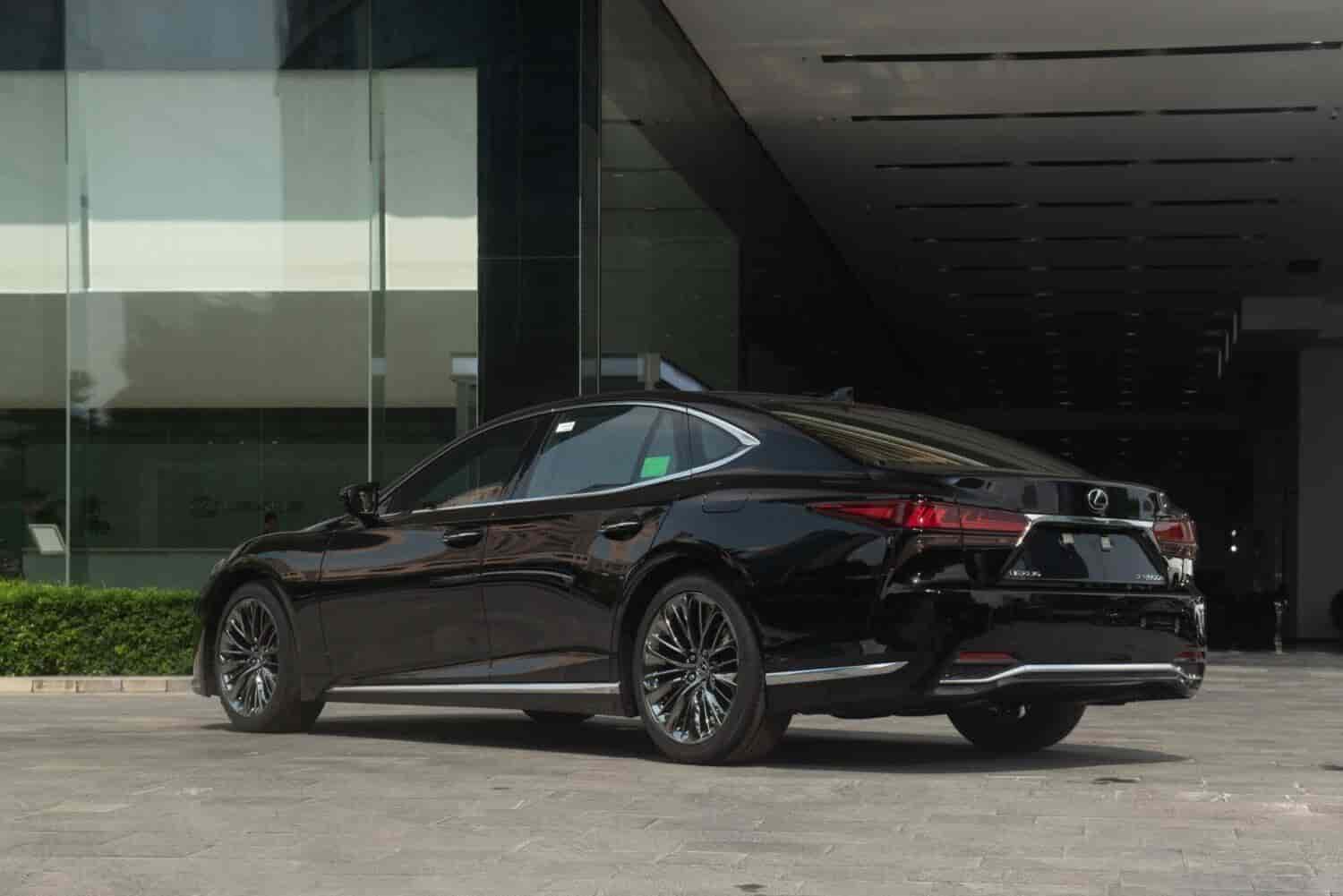 ls500h-gia-ban-xe-lexus-ls-500h-thong-so-ky-thuat-hinh-anh-3