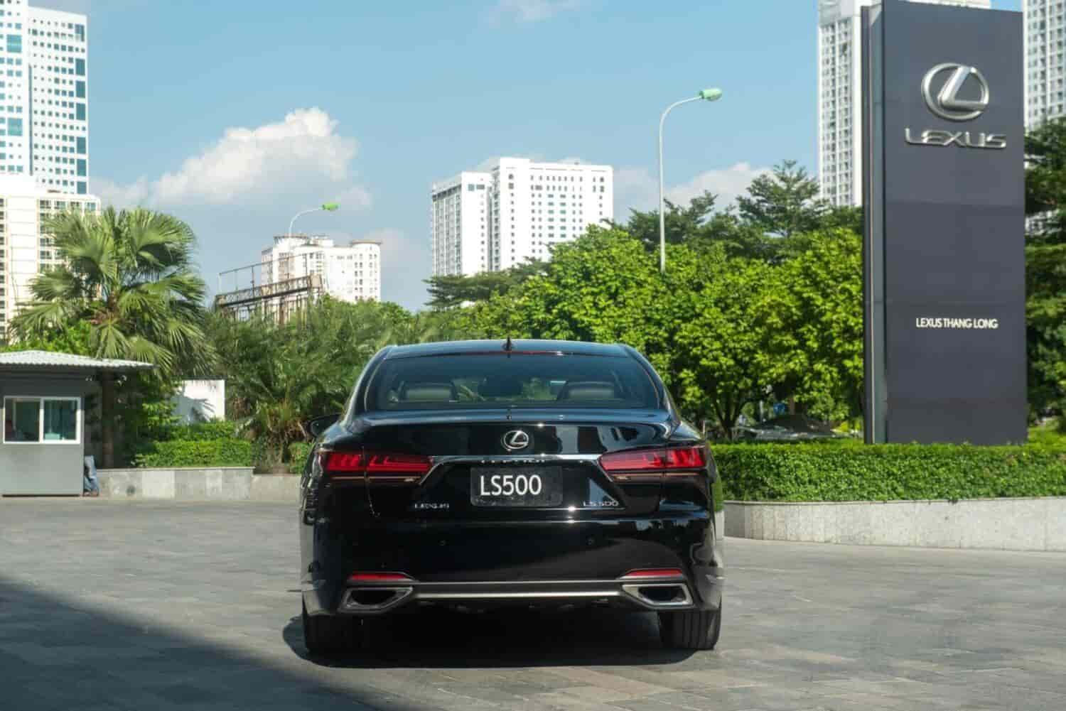 ls500h-gia-ban-xe-lexus-ls-500h-thong-so-ky-thuat-hinh-anh-7