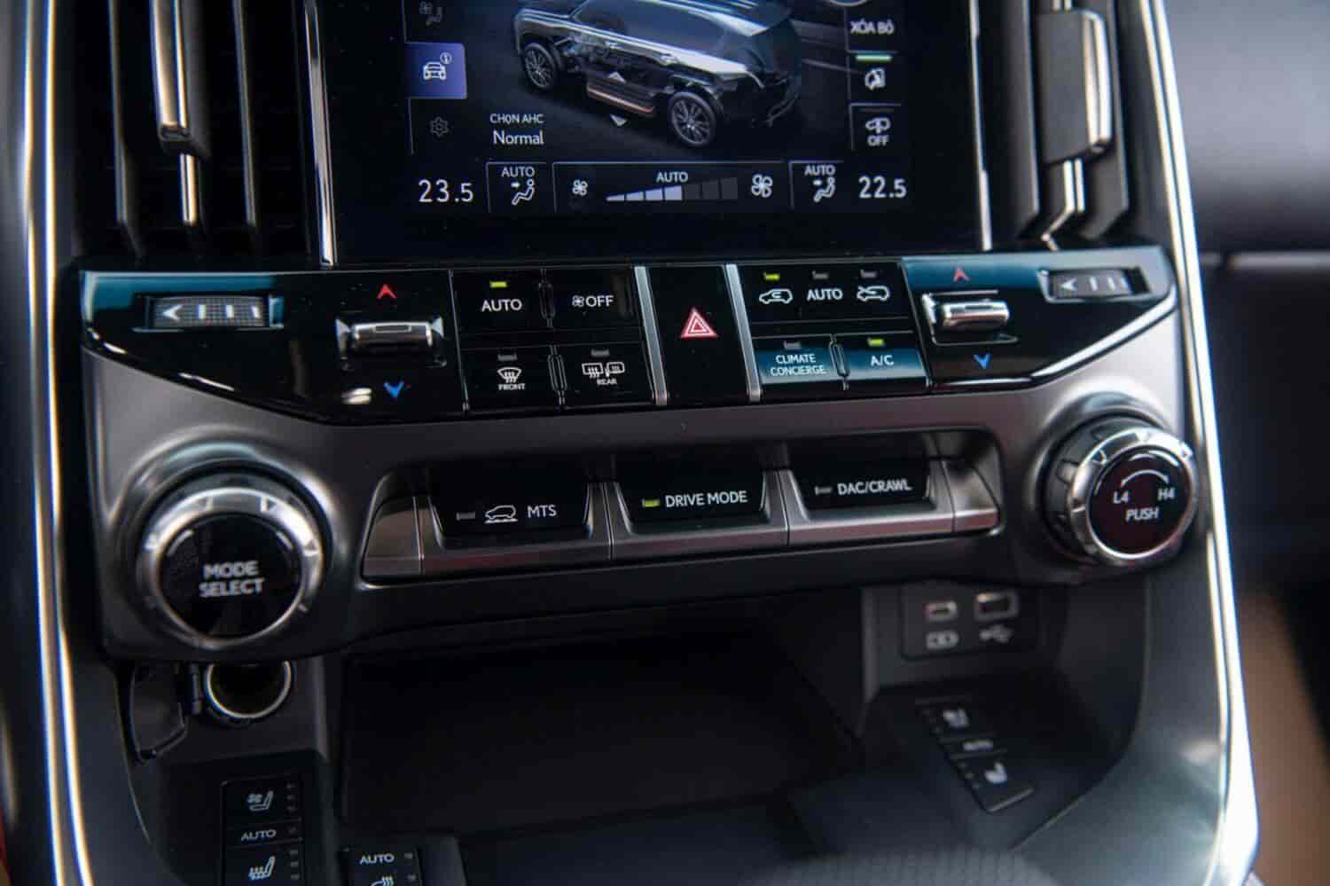 lx600-fsport-hinh-anh-va-thong-so-ky-thuat-10