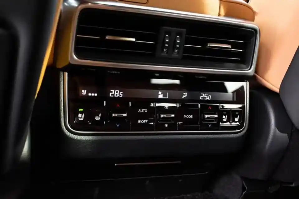 lx600-urban-noi-that-lexus-lx-600-03-301490j-4