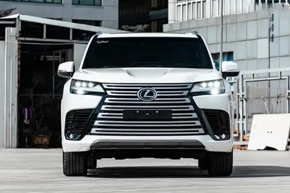lx600-vip-4-cho-thong-so-hinh-anh-gia-ban-2