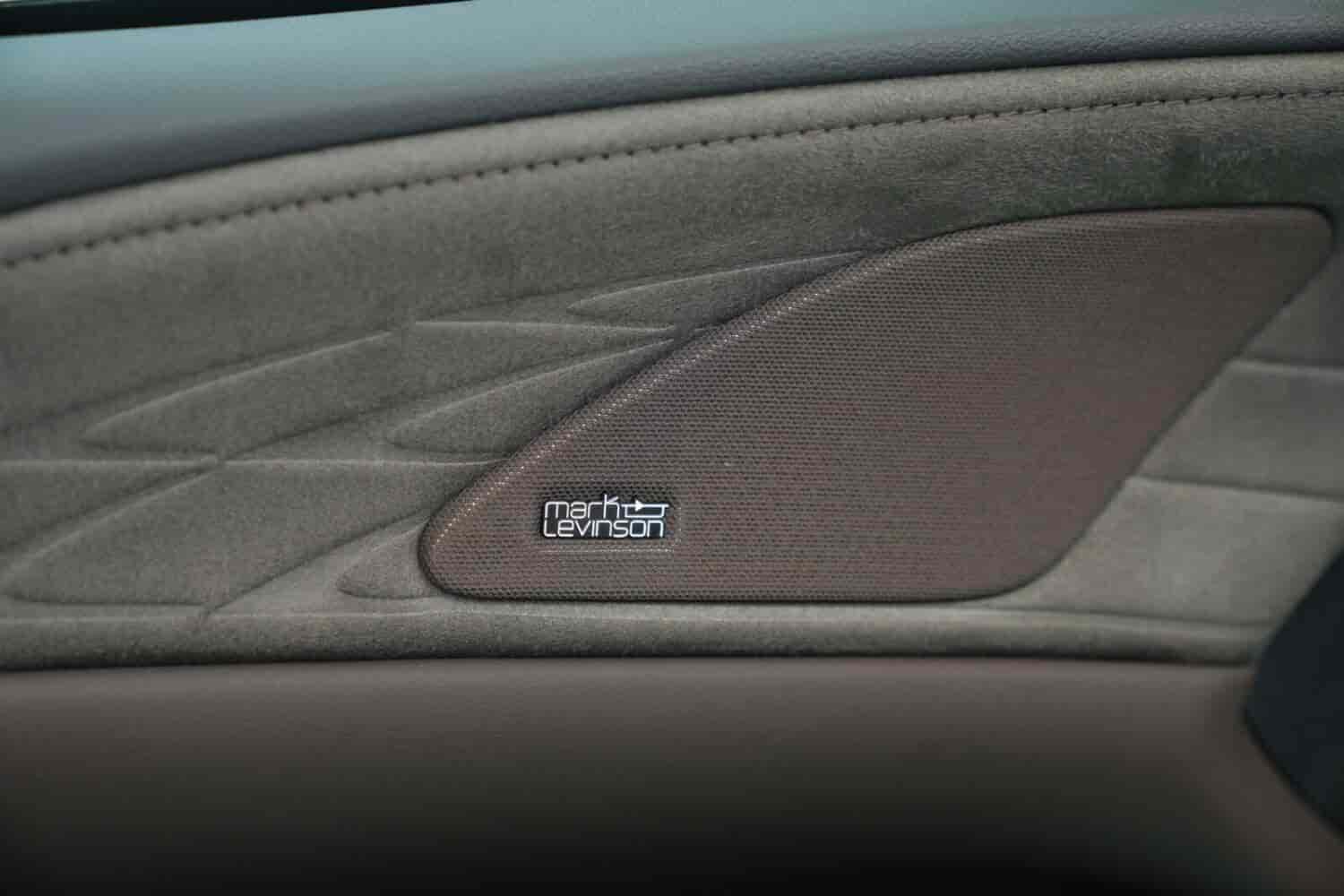 rx350-luxury-hinh-anh-xe-thong-so-va-bao-gia-1