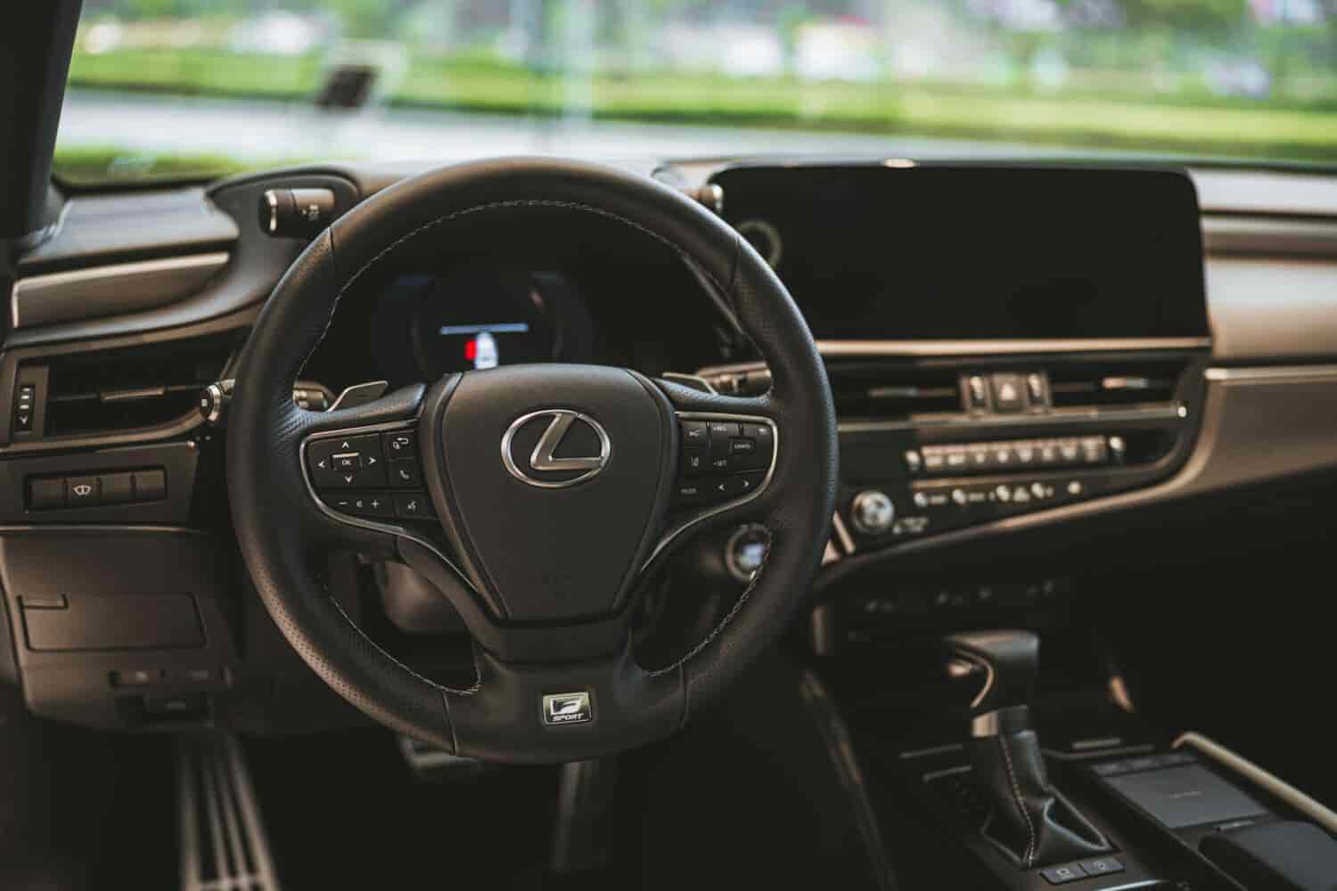 xe-lexus-es250-fsport-13