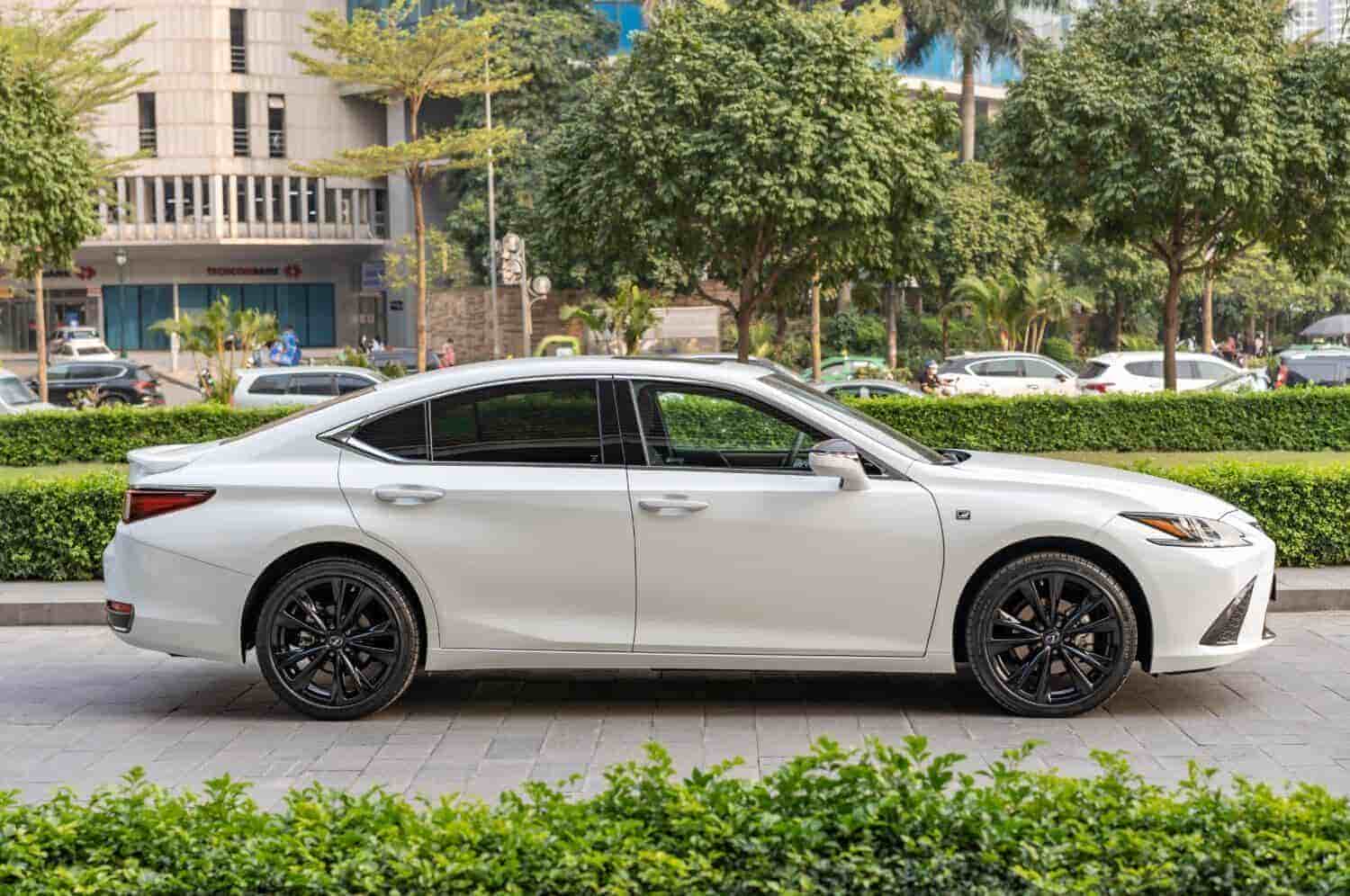 xe-lexus-es250-fsport-6